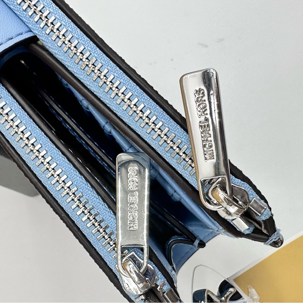 MICHAEL KORS 
Jet Set Large Ombré Logo Wristlet Lt Sky - Picture 6 of 16